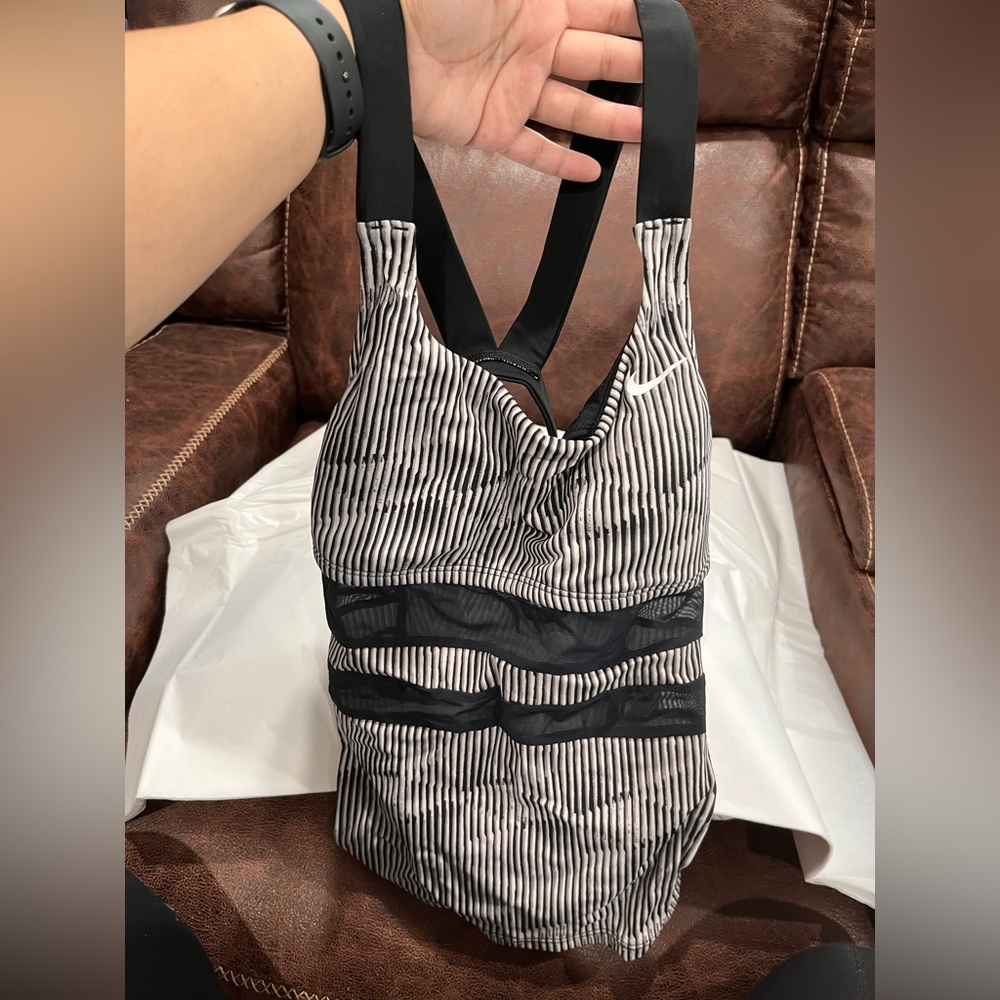 🤩Nike Black and White Striped Tank Top